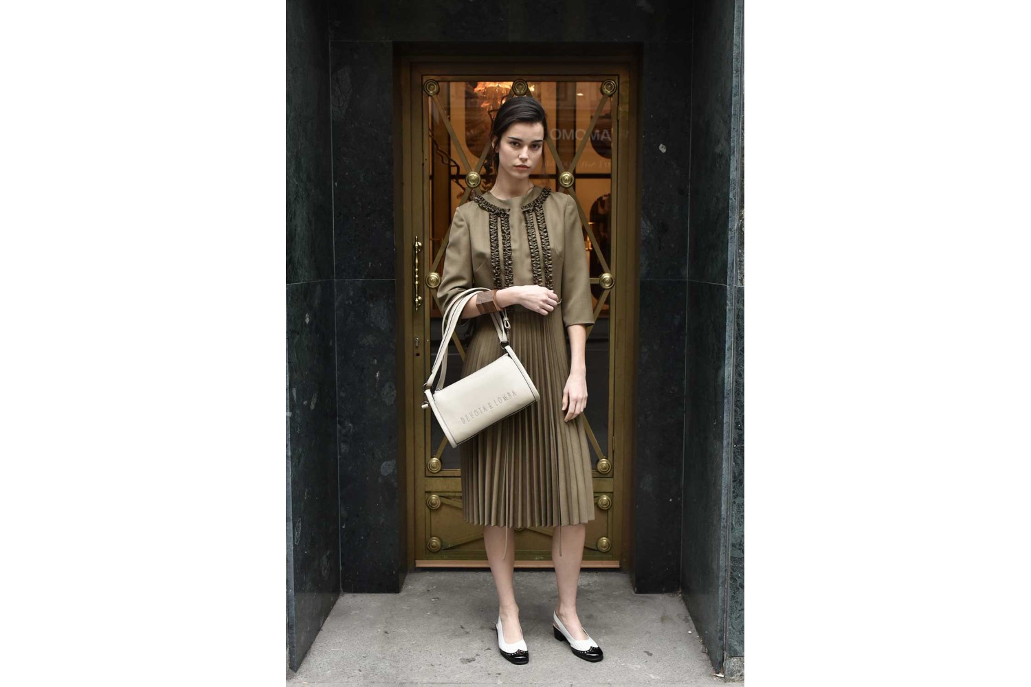 BOLSO / BANDOLERA DEVOTA & LOMBA GROUND TAUPE 150.602-04