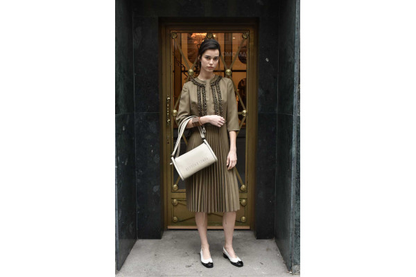 BOLSO / BANDOLERA DEVOTA & LOMBA GROUND TAUPE 150.602-04