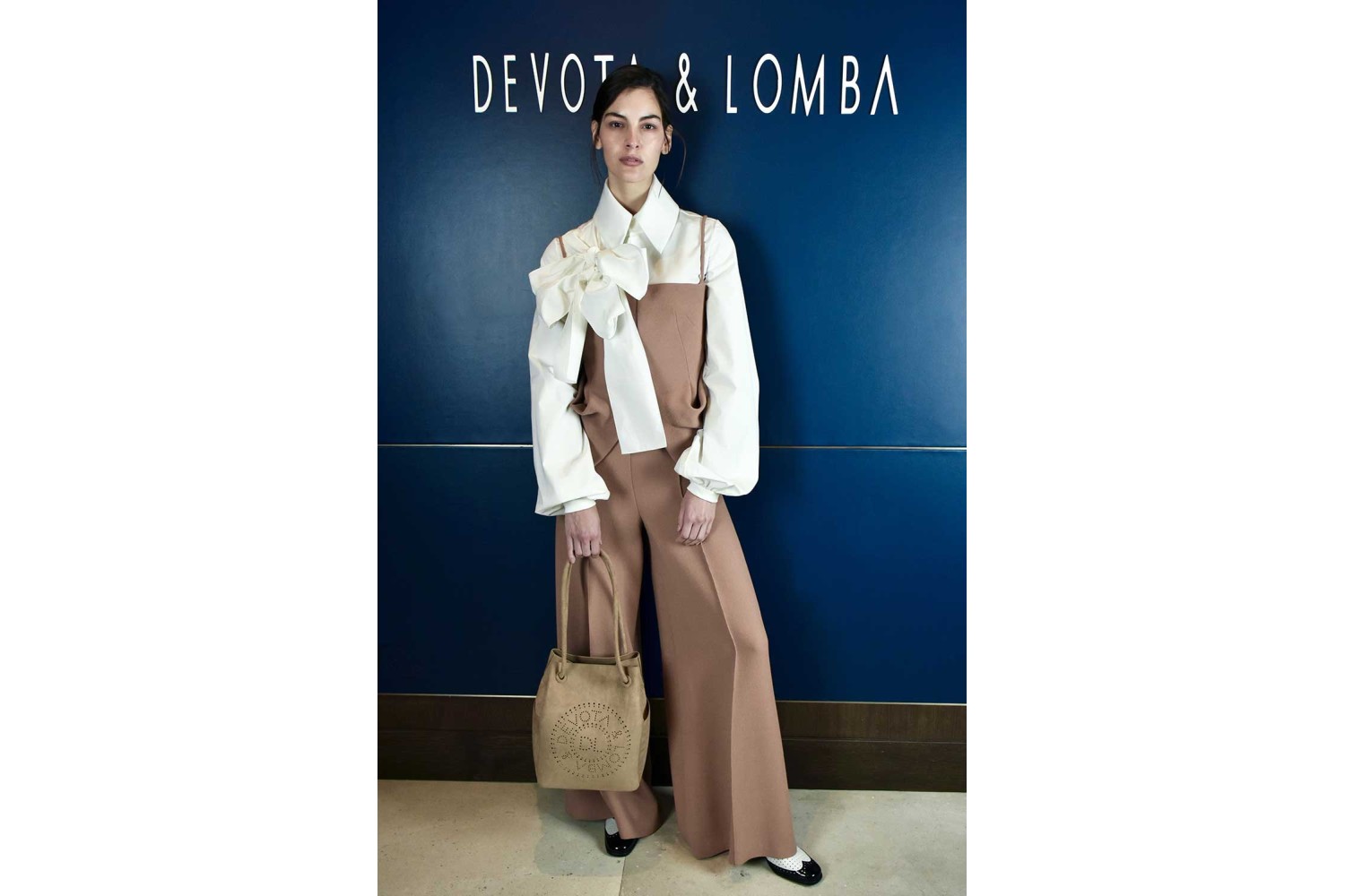 BOLSO DEVOTA & LOMBA SMOOTH TAUPE 150.620-04