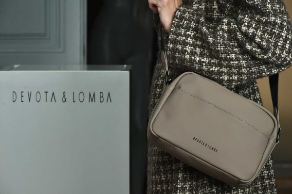 BANDOLERA DEVOTA & LOMBA ECO TAUPE 160.772-01